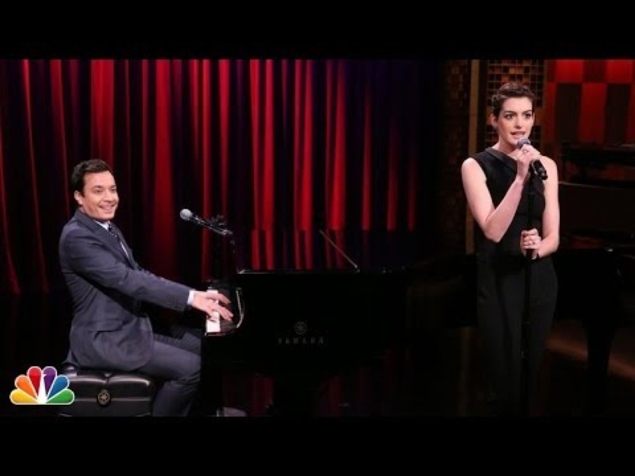 Anne Hathaway Canta Hip Hop no Programa do Jimmy Fallon